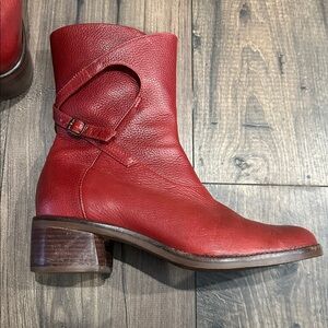 Clark’s Red Boots Women Size 7